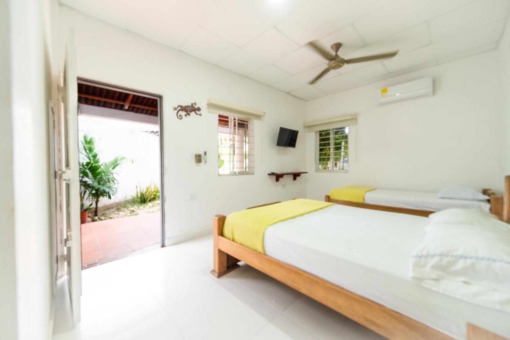 Hostal Del Mar - Tolu Ngoại thất bức ảnh